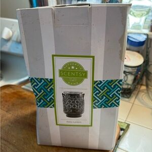 Scentsy Black Daisy Lantern